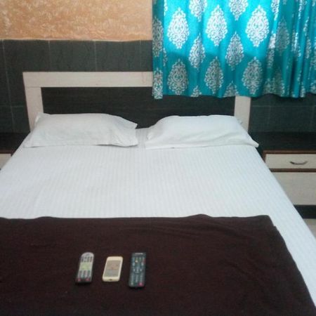 Hotel Sarang Lodge Панвел Екстериор снимка