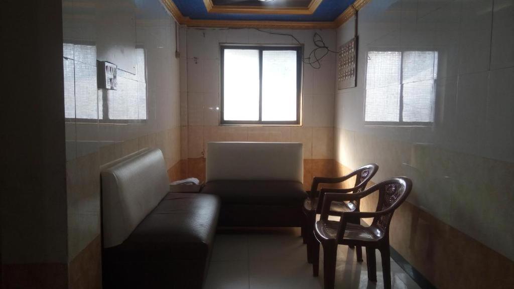 Hotel Sarang Lodge Панвел Екстериор снимка