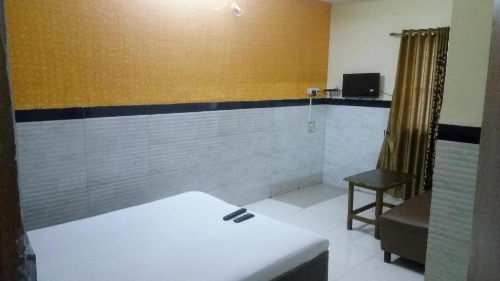 Hotel Sarang Lodge Панвел Екстериор снимка