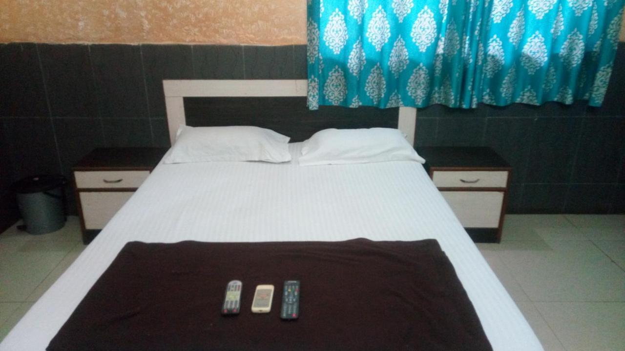 Hotel Sarang Lodge Панвел Екстериор снимка