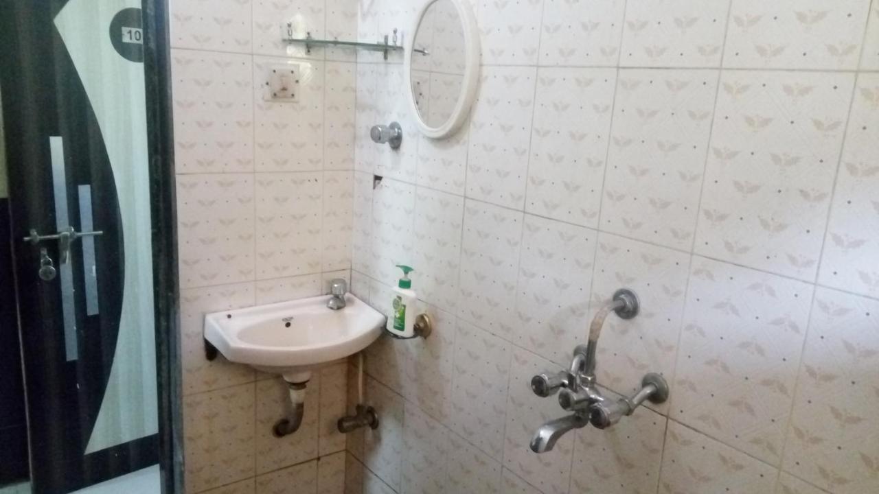 Hotel Sarang Lodge Панвел Екстериор снимка